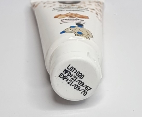 Разогревающий, массажный крем с экстрактом Лонгана от Mae Kularb Longan Cream 15 гр за 1 бат