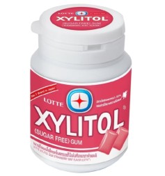 Жевательная резинка без сахара с ксилитом со вкусом клубники Lotte Xylitol gum 52.2 гр