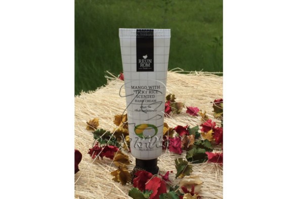 Заживляющий и увлажняющий крем для рук «Манго и Клейкий рис» от Reunrom, Mango with Sticky Rice Scented Hand Cream, 30 гр
