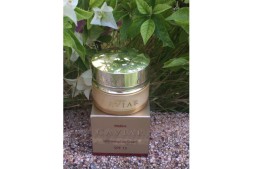 Отбеливающий дневной крем SPF 15 Mistine Caviar Whitening Day Cream SPF 15 30 g.