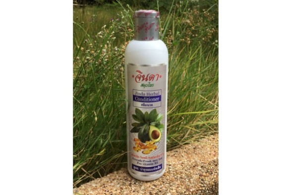 Травяной кондиционер с Авокадо и витамином B5 от Jinda Herbal Conditioner Avocado Fresh Mee Leaf Pro Vitamin B5 250 ml.