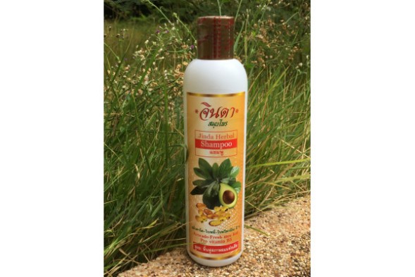 Травяной шампунь с Авокадо и витамином B5 от Jinda Herbal Shampoo Avocado Fresh Mee Leaf Pro Vitamin B5 250 ml.