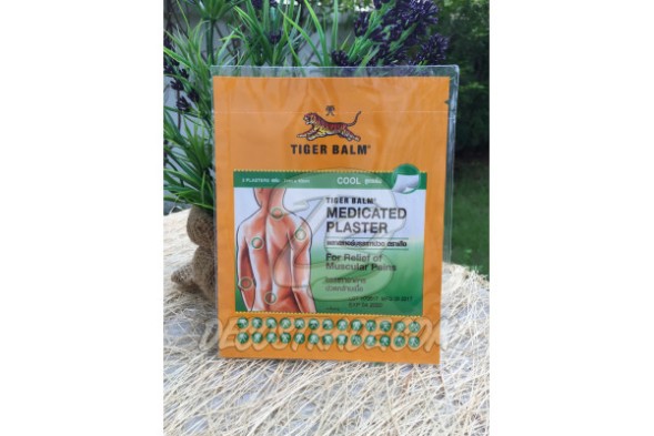 Охлаждающий и обезболивающий пластырь (зеленый) от Tiger Balm, Medicated Plaster Cool Green, 2 шт 7x10 см