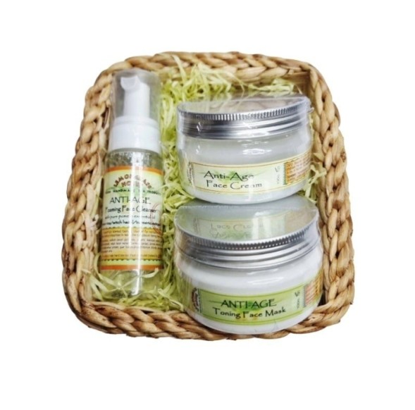 Подарочный набор для лица Омолаживающий Lemongrass House в корзине с искусственным цветком франжипани 