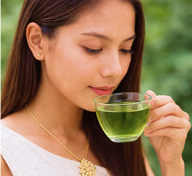 Тайский питьевой хлорофилл — зелёный напиток в стакане